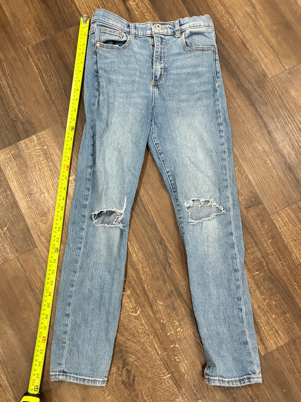 Art Class Light Wash Distressed Knee Skinny Jeans